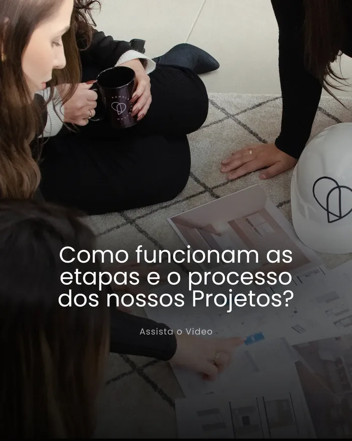 Pâmela apresentando o processo de projeto de interiores online